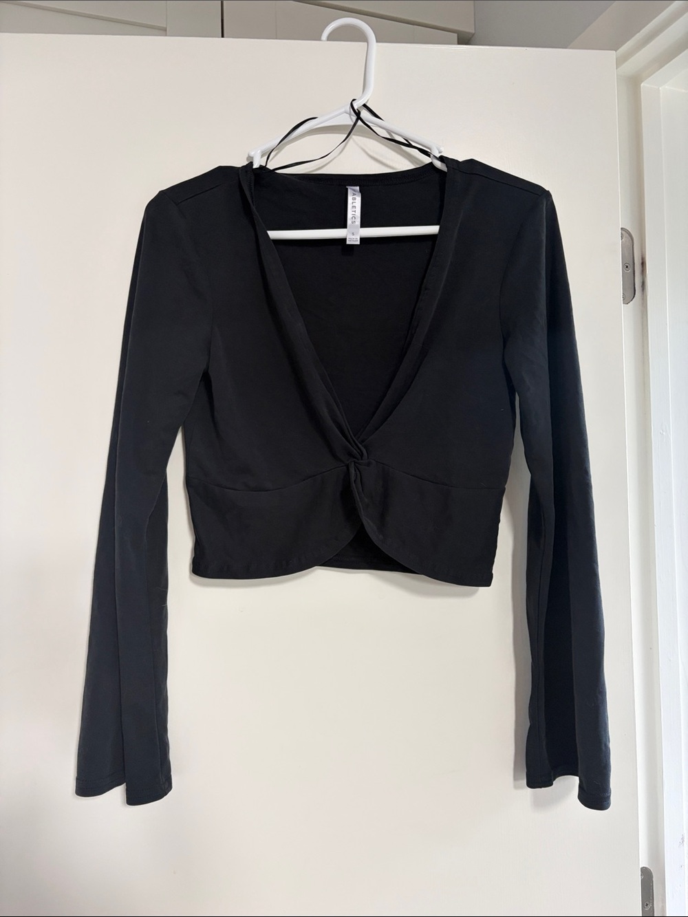 Fabletics Black Twist-Front Long Sleeve Crop Top